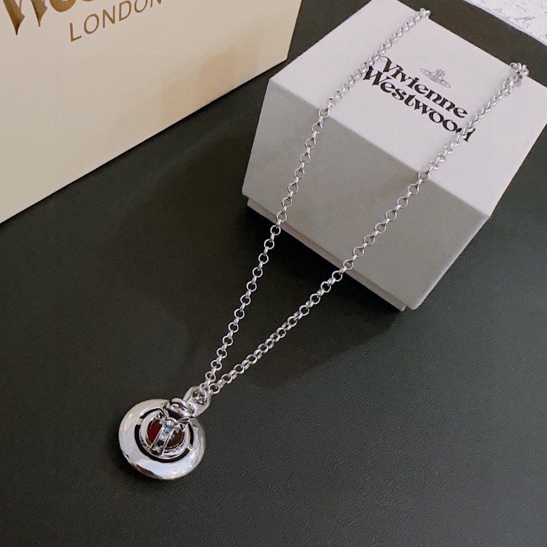 💰110 𝐕𝐢𝐯𝐢𝐞𝐧𝐧𝐞 𝐖𝐞𝐬𝐭𝐰𝐨𝐨𝐝🪐✨ 经典大土星项链 项链vivienne westwood西太后土星项链!英国时装设计师,时装的朋克之母!时尚潮流风格,品质强大,超美的设计!简约大气刺绣Logo‼精致💎这个款不用担心不好看,因为经典的元素洋气的新设计!赠礼的完美之选,充分展现个性风范。品质非常整个首饰给人大牌气场的同时又非常精致,让整个人的层次提升好几个level💟绝对值得入手‼️🌟