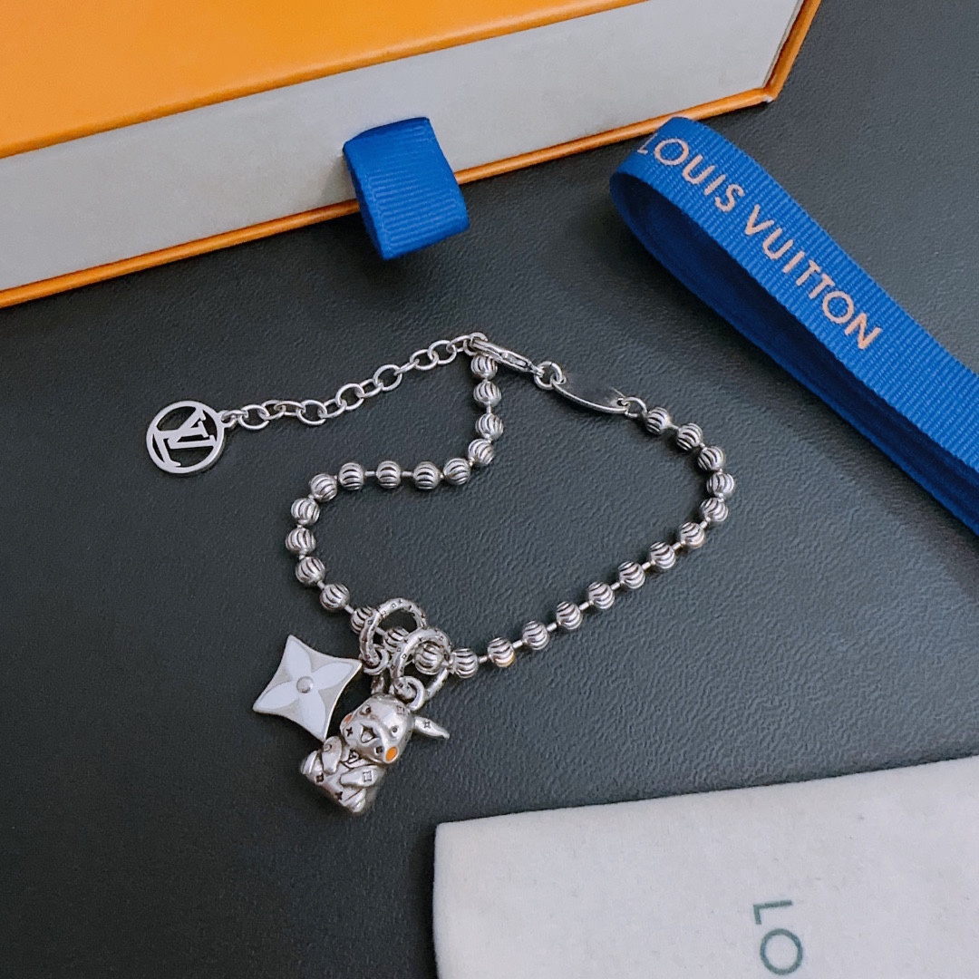 Louis Vuitton Jewelry Bracelet Replica Every Designer
 Unisex Vintage Chains
