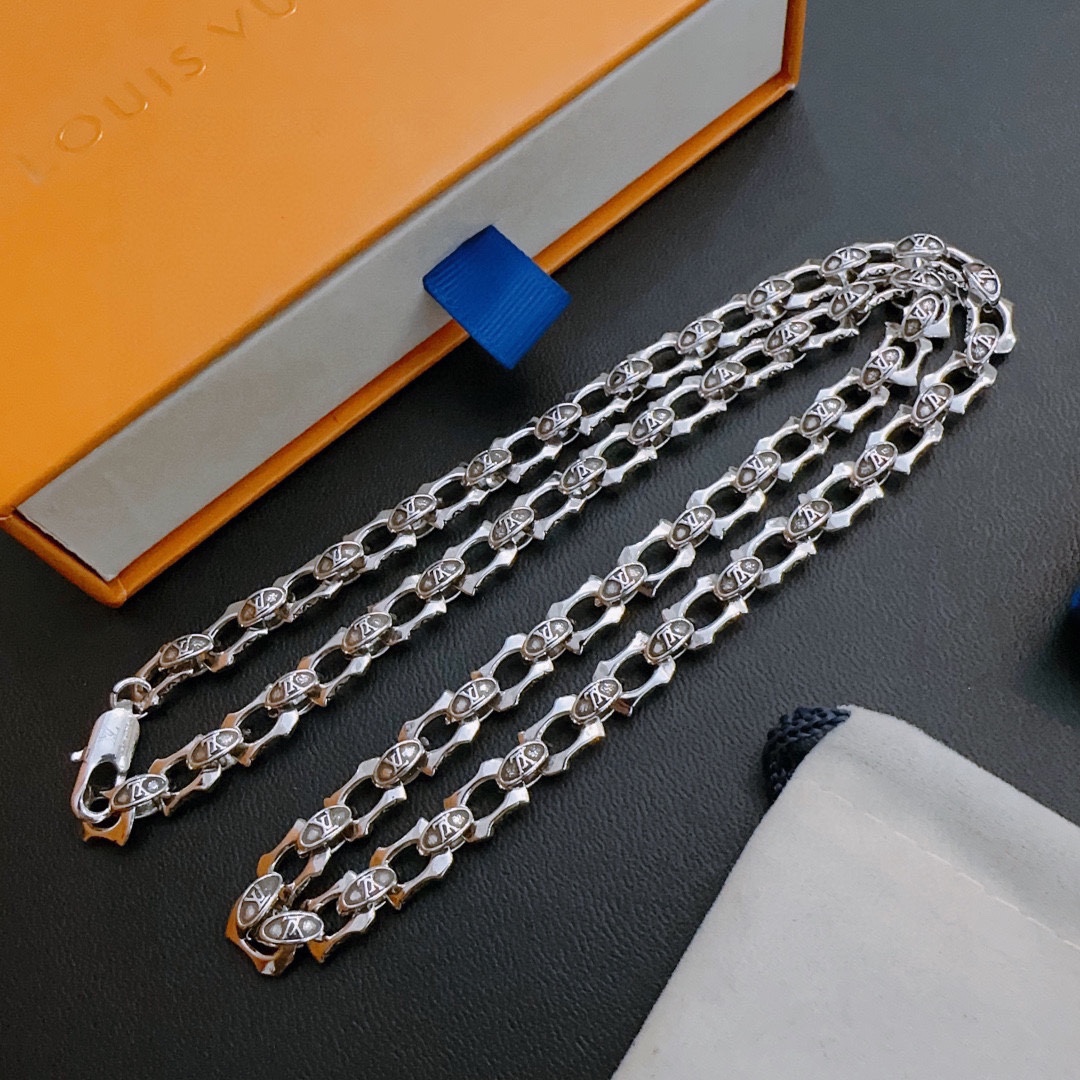Louis Vuitton Jewelry Necklaces & Pendants Replica Shop
 Unisex Vintage Chains