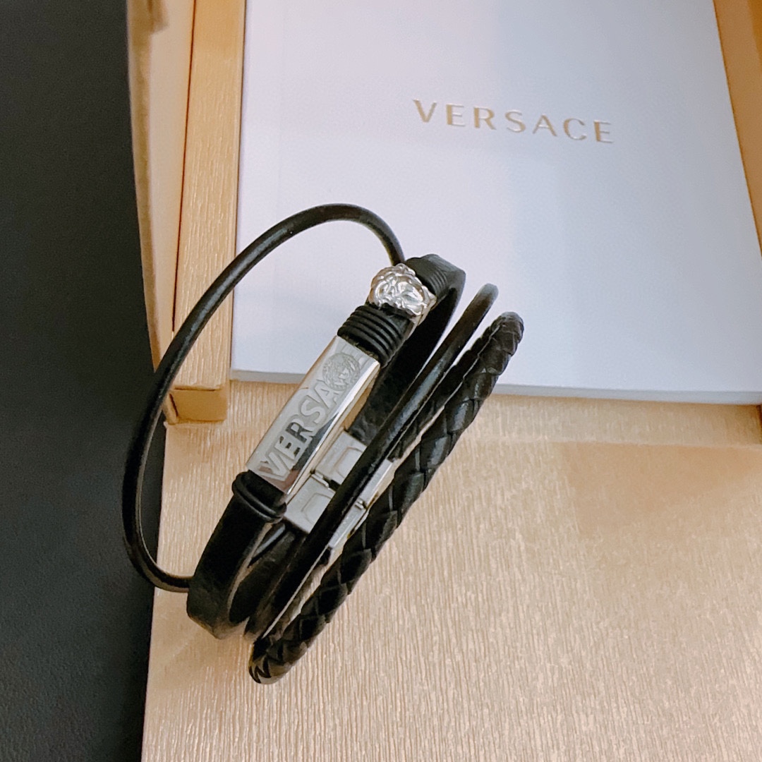 Versace Joyas Pulsera Incrustados con diamantes Cuero de vaca