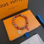Wat is het beste
 Louis Vuitton Jewelry Bracelet Unisex Vintage