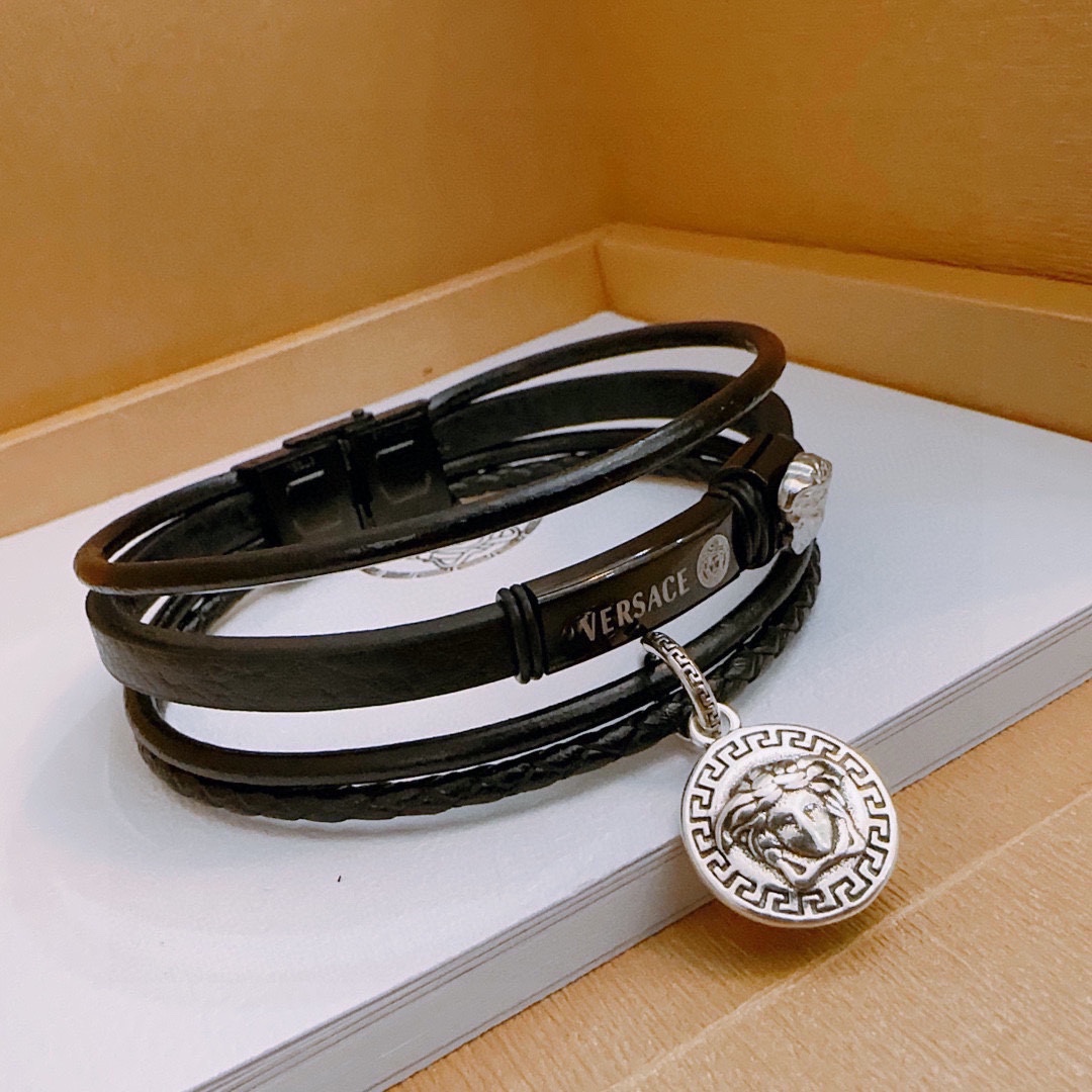 Versace Joyas Pulsera Incrustados con diamantes Cuero de vaca