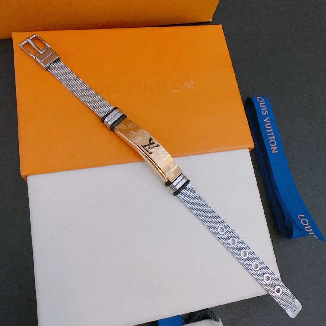 Louis Vuitton luxury necklace 2