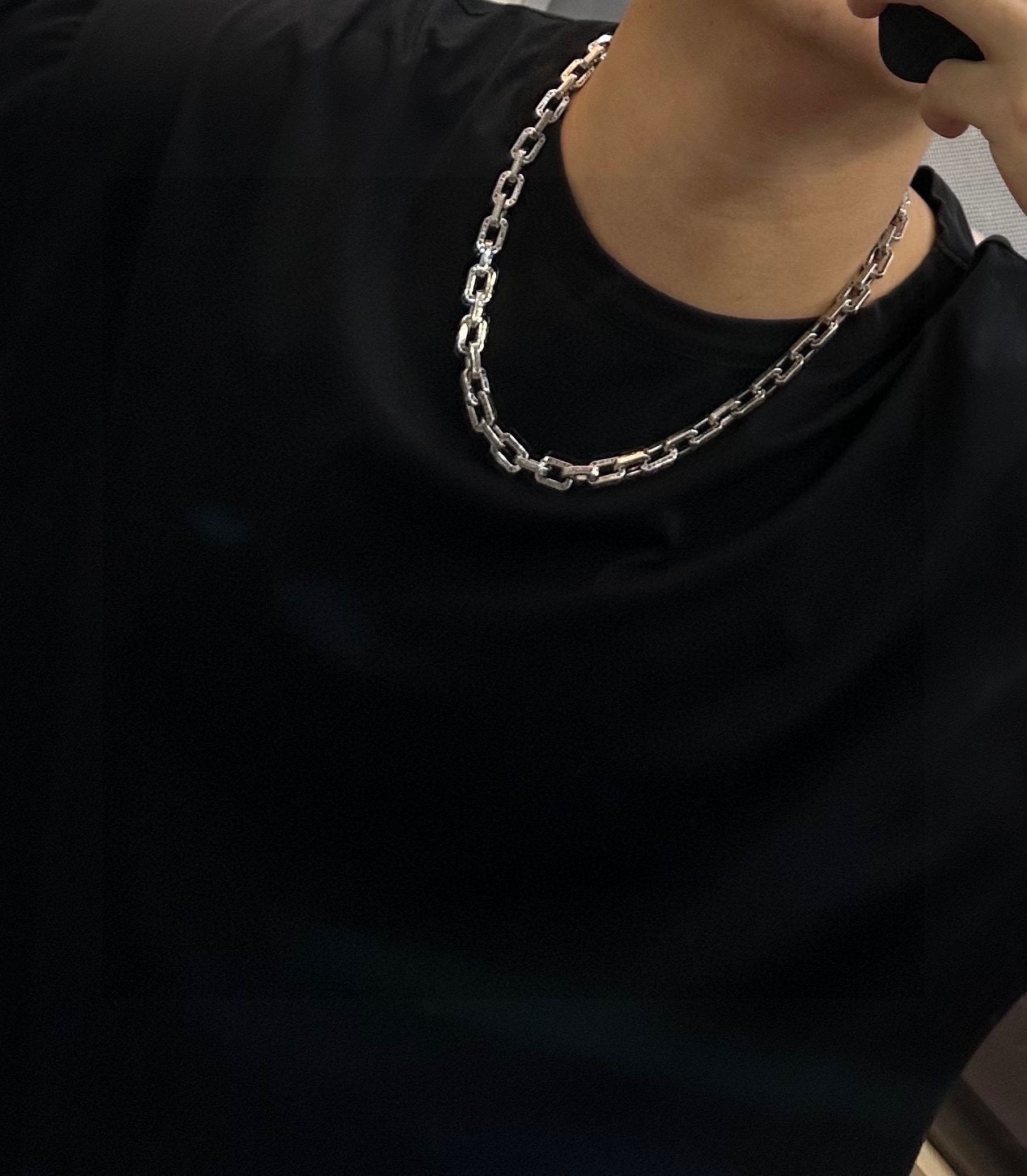 Louis Vuitton luxury necklace 4