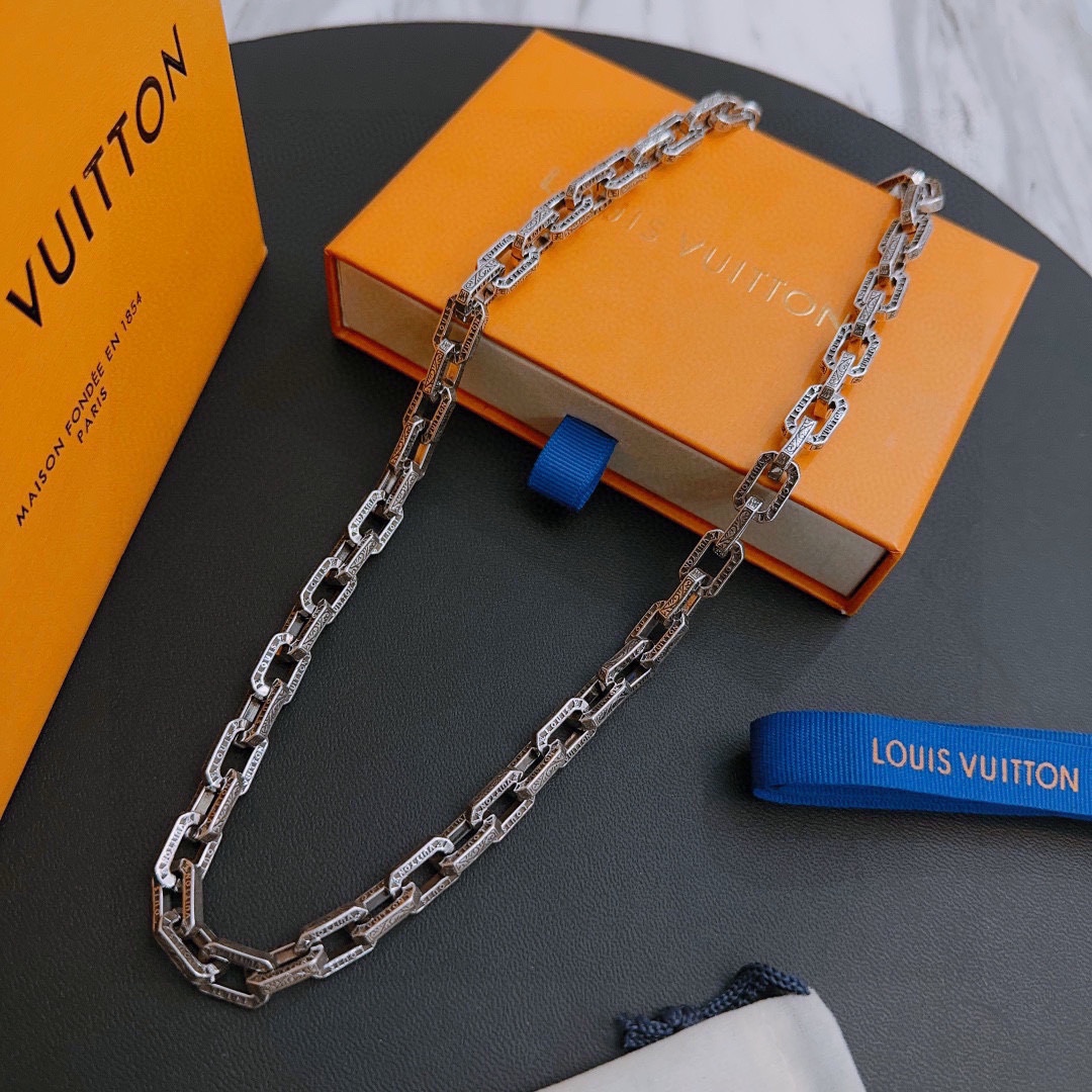 Louis Vuitton luxury necklace 6