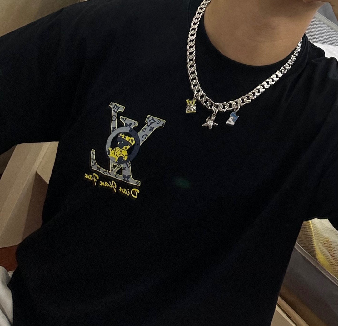 Louis Vuitton luxury necklace 9