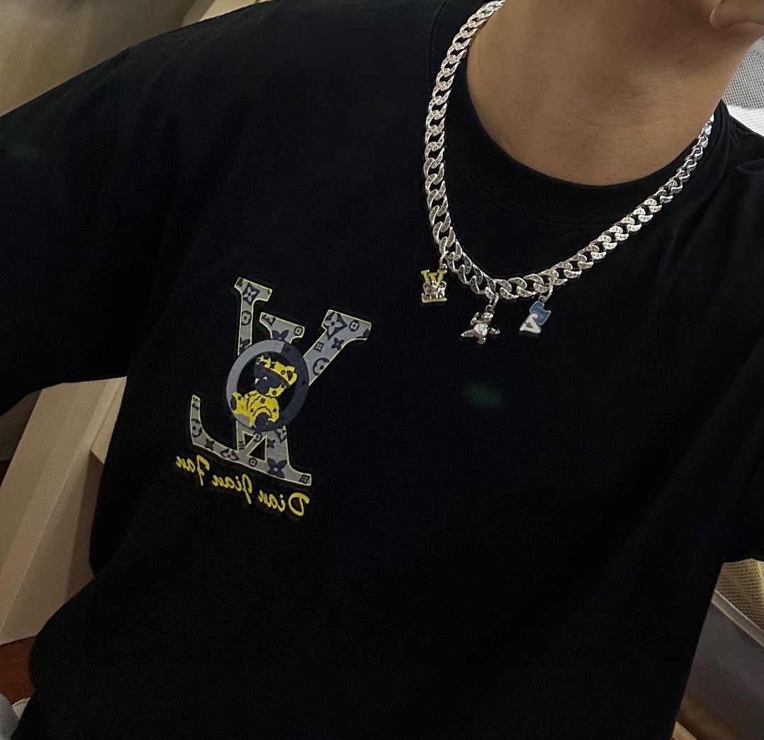Louis Vuitton luxury necklace 4