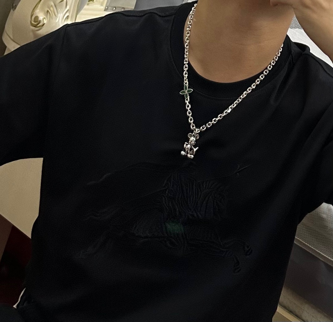 Louis Vuitton luxury necklace 9