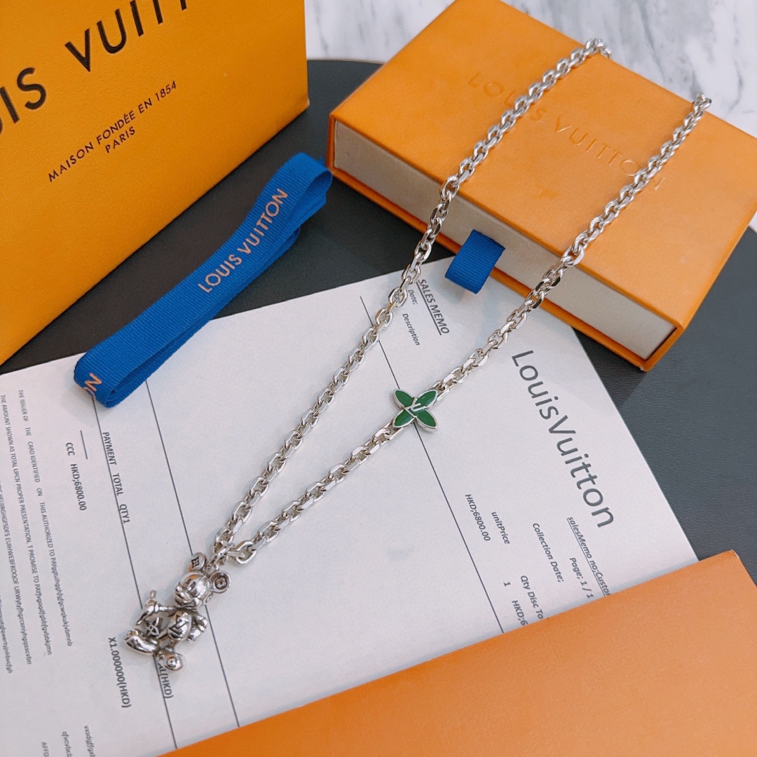Louis Vuitton luxury necklace 4
