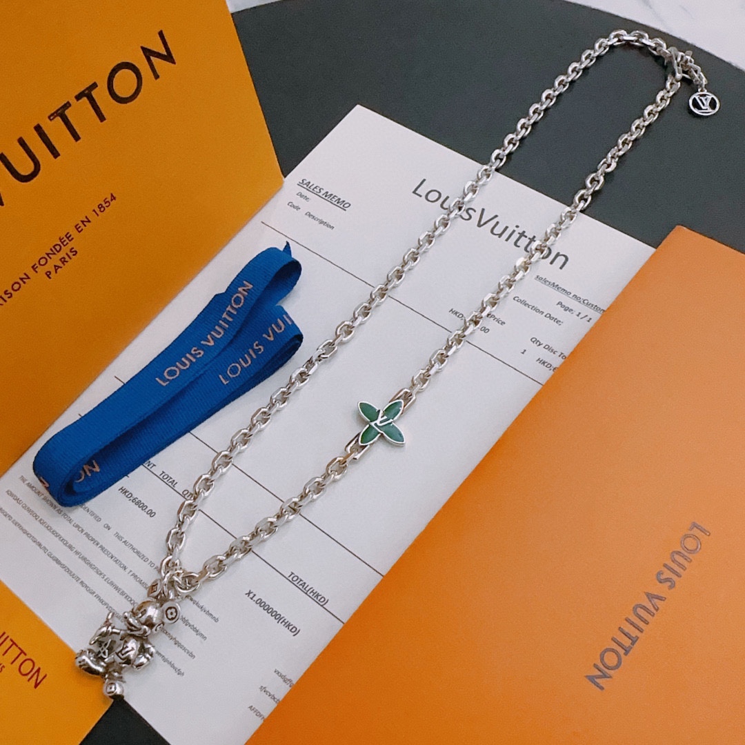 Louis Vuitton luxury necklace 8