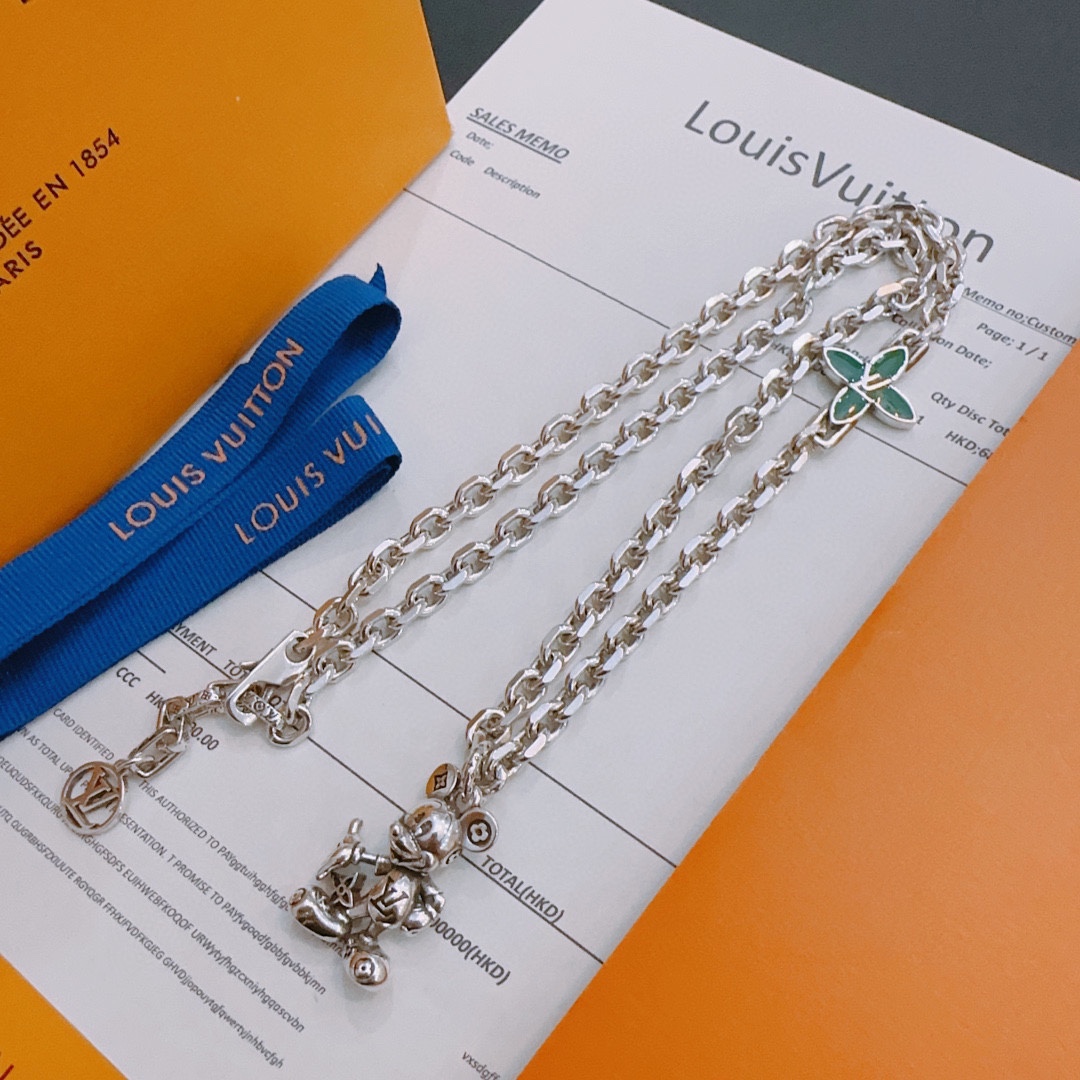 Louis Vuitton luxury necklace 2