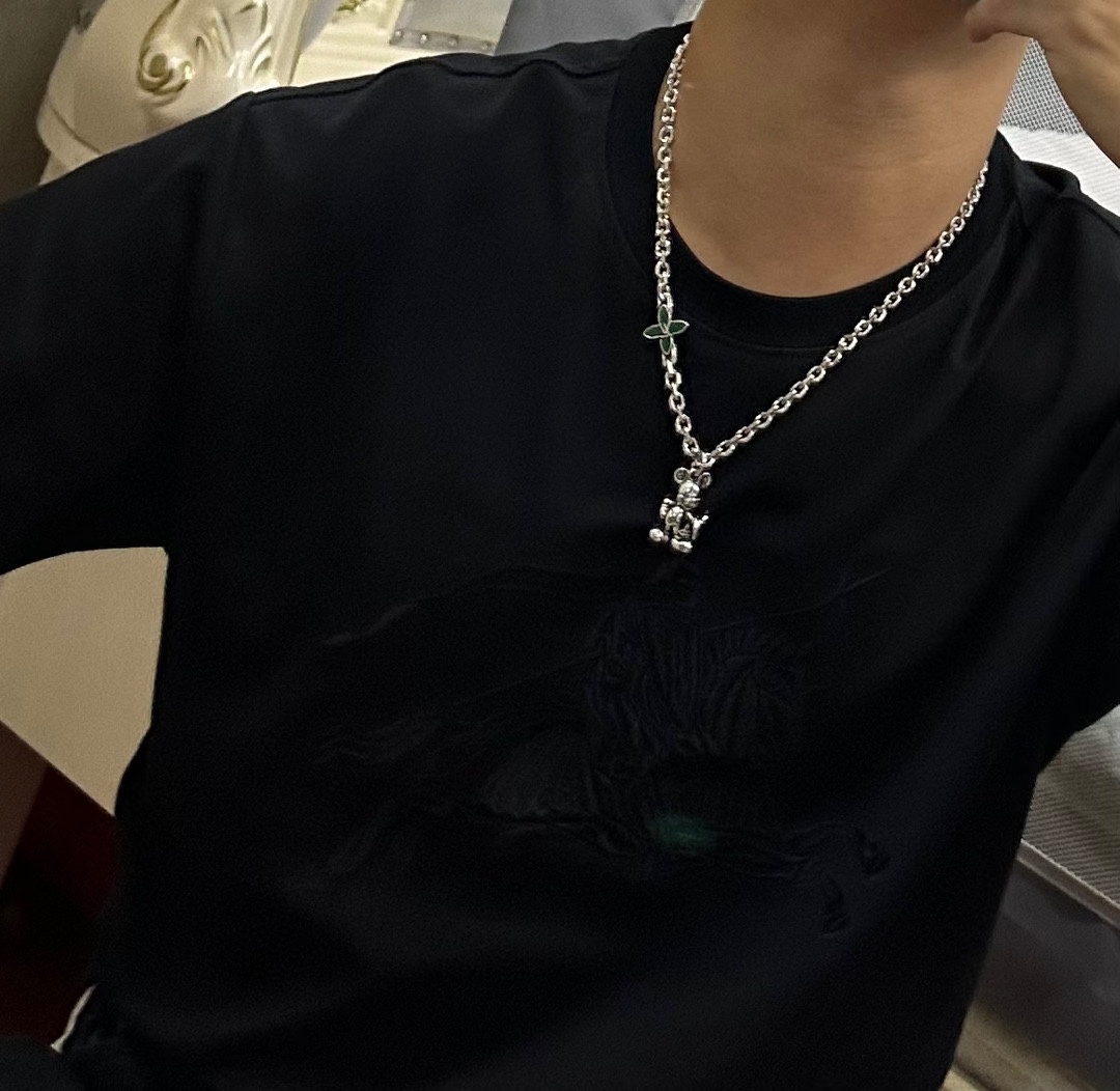 Louis Vuitton luxury necklace 7