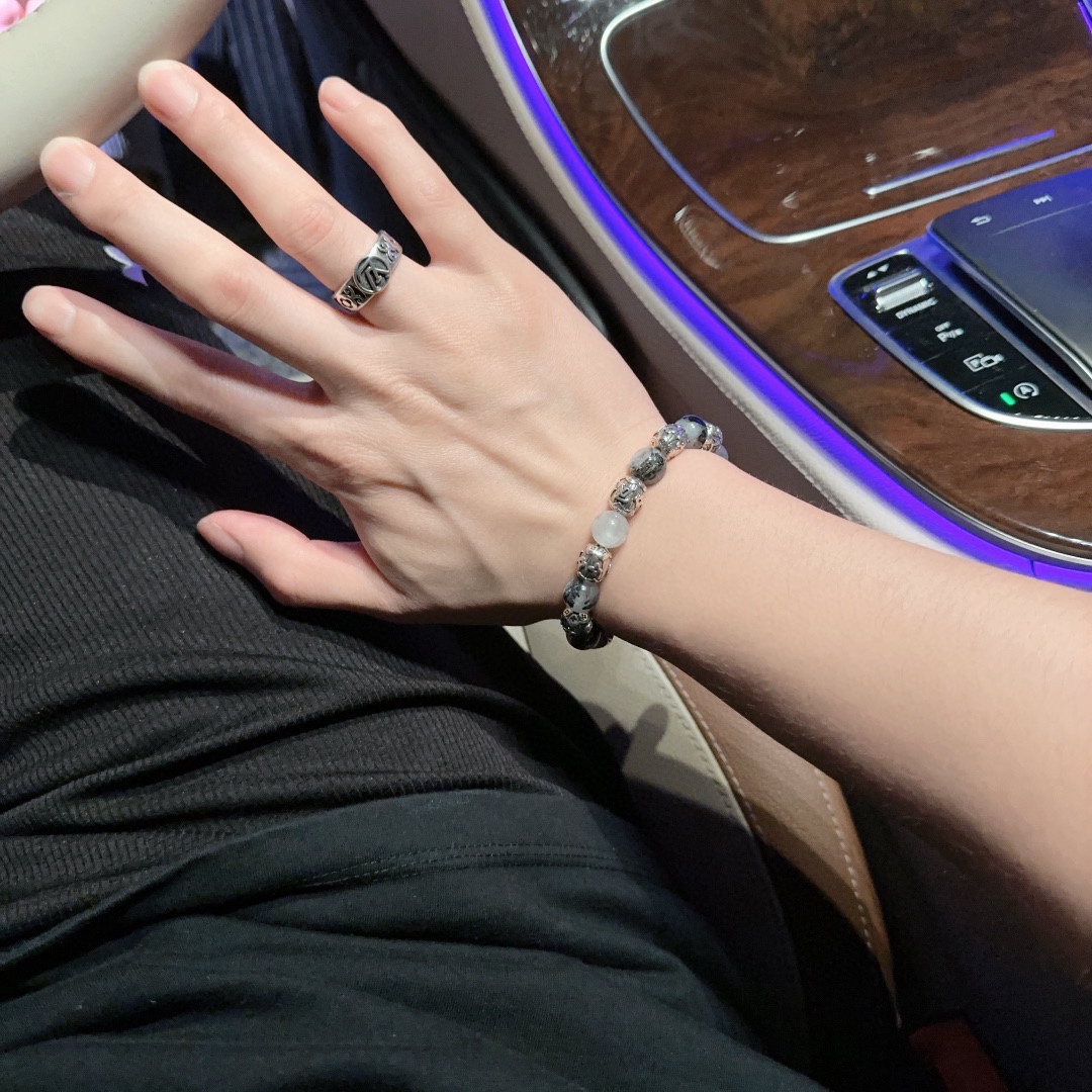 Louis Vuitton luxury bracelet 9