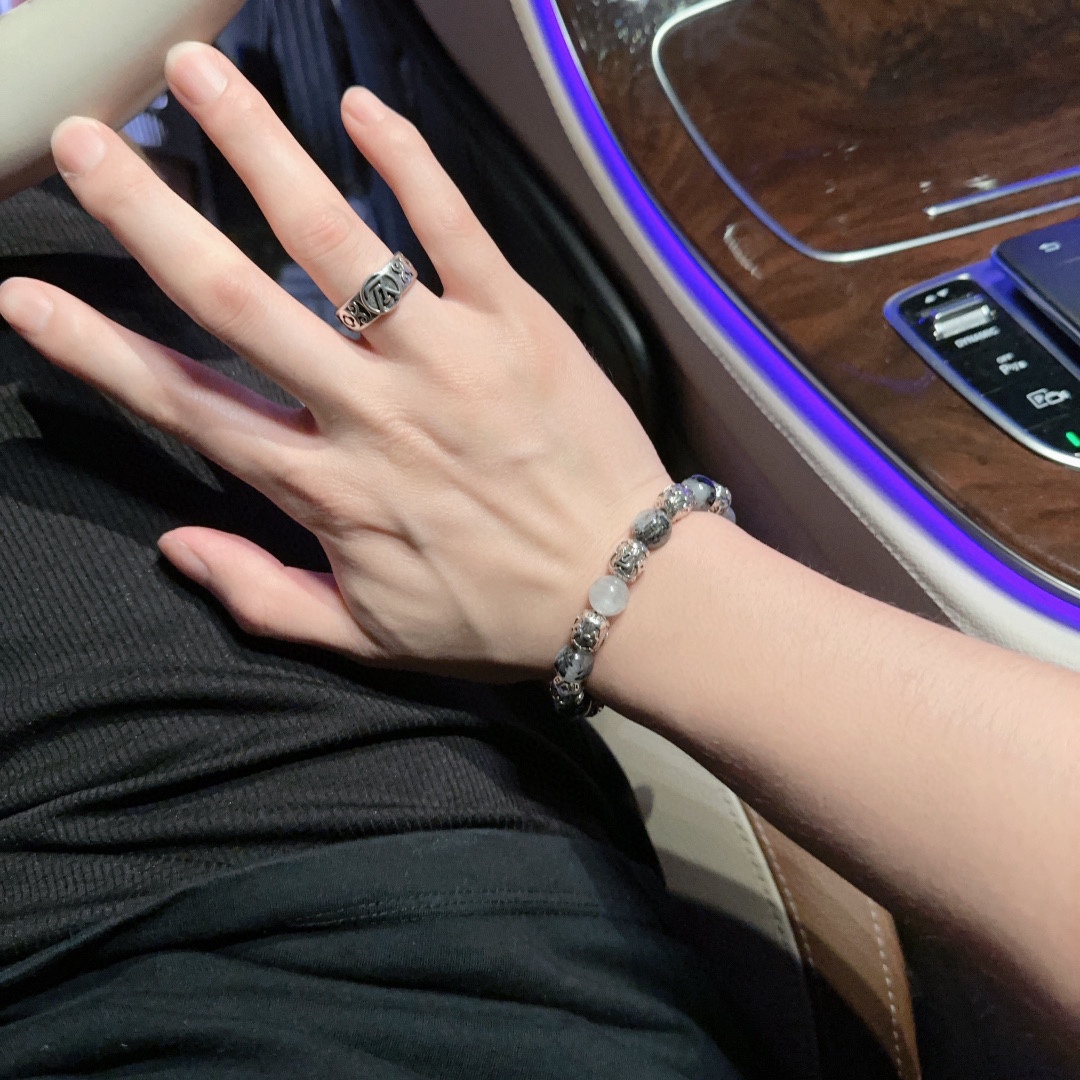 Louis Vuitton luxury bracelet 4