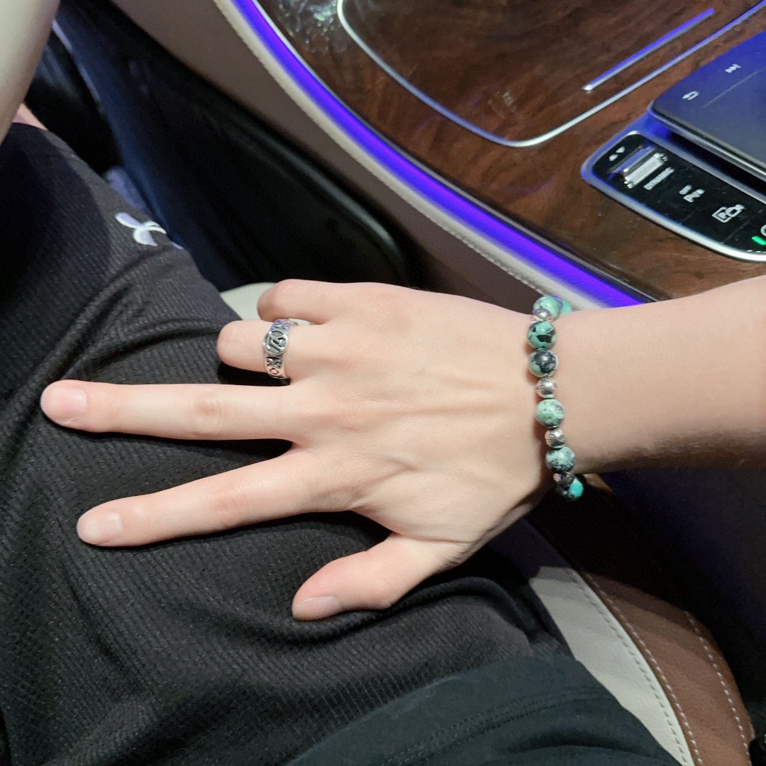“Handmade Western Style Graphite Silver Bracelets for Men and Women – Unique Fashion Trends” - 图片 7