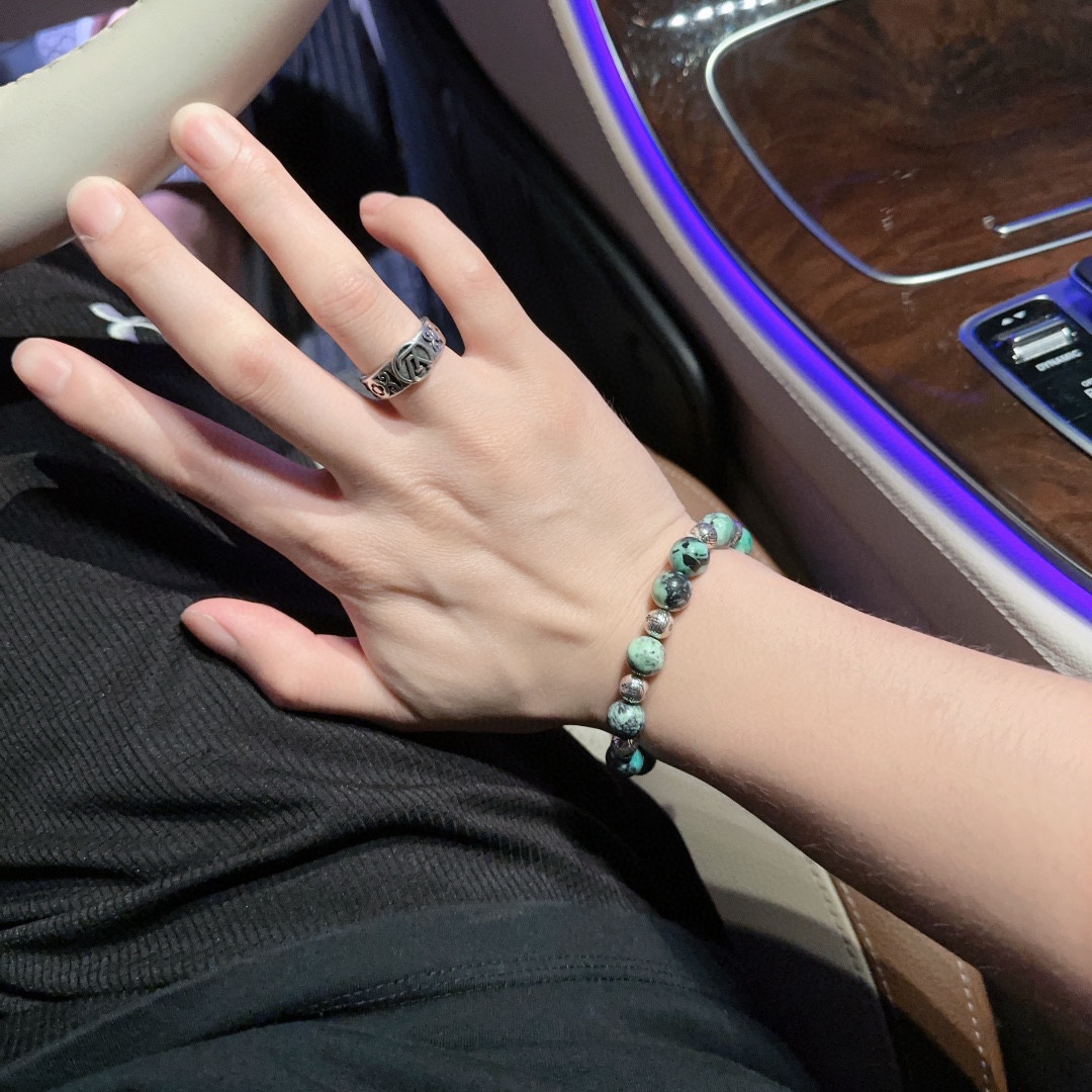 “Handmade Western Style Graphite Silver Bracelets for Men and Women – Unique Fashion Trends” - 图片 9