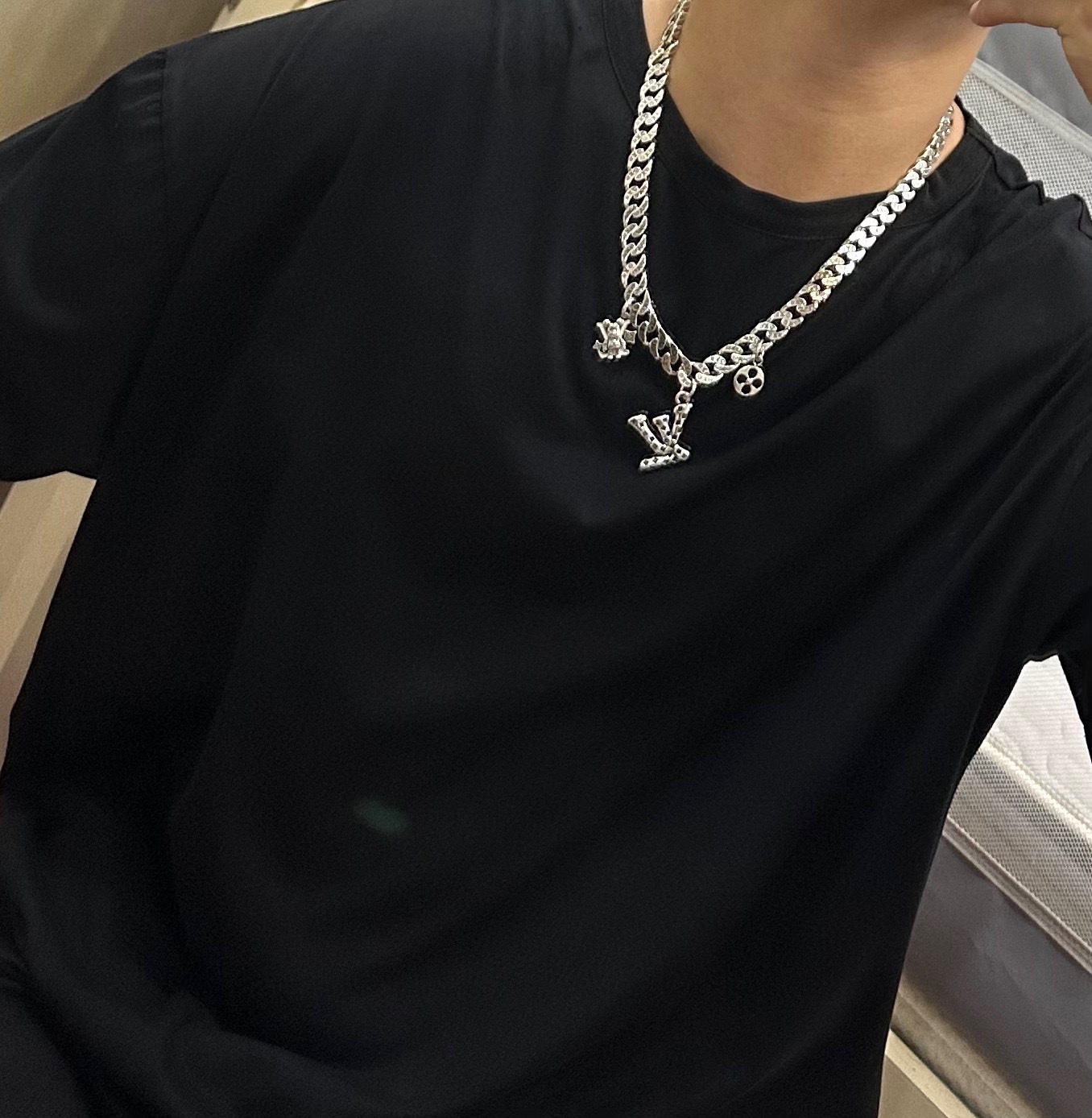 Louis Vuitton luxury necklace 9