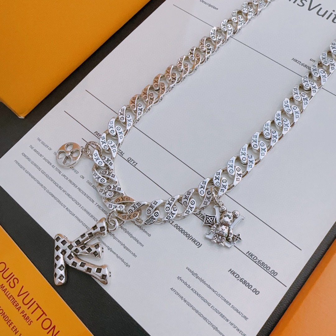 Louis Vuitton luxury necklace 6