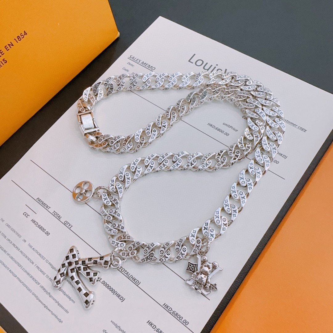 Louis Vuitton luxury necklace 5