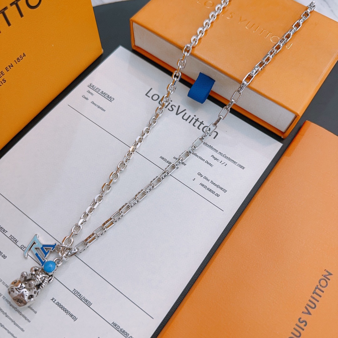Louis Vuitton luxury necklace 8