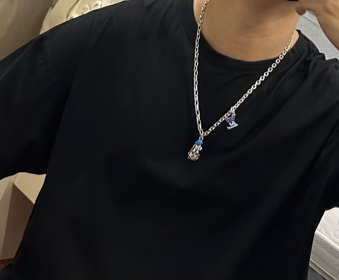 Louis Vuitton luxury necklace 7
