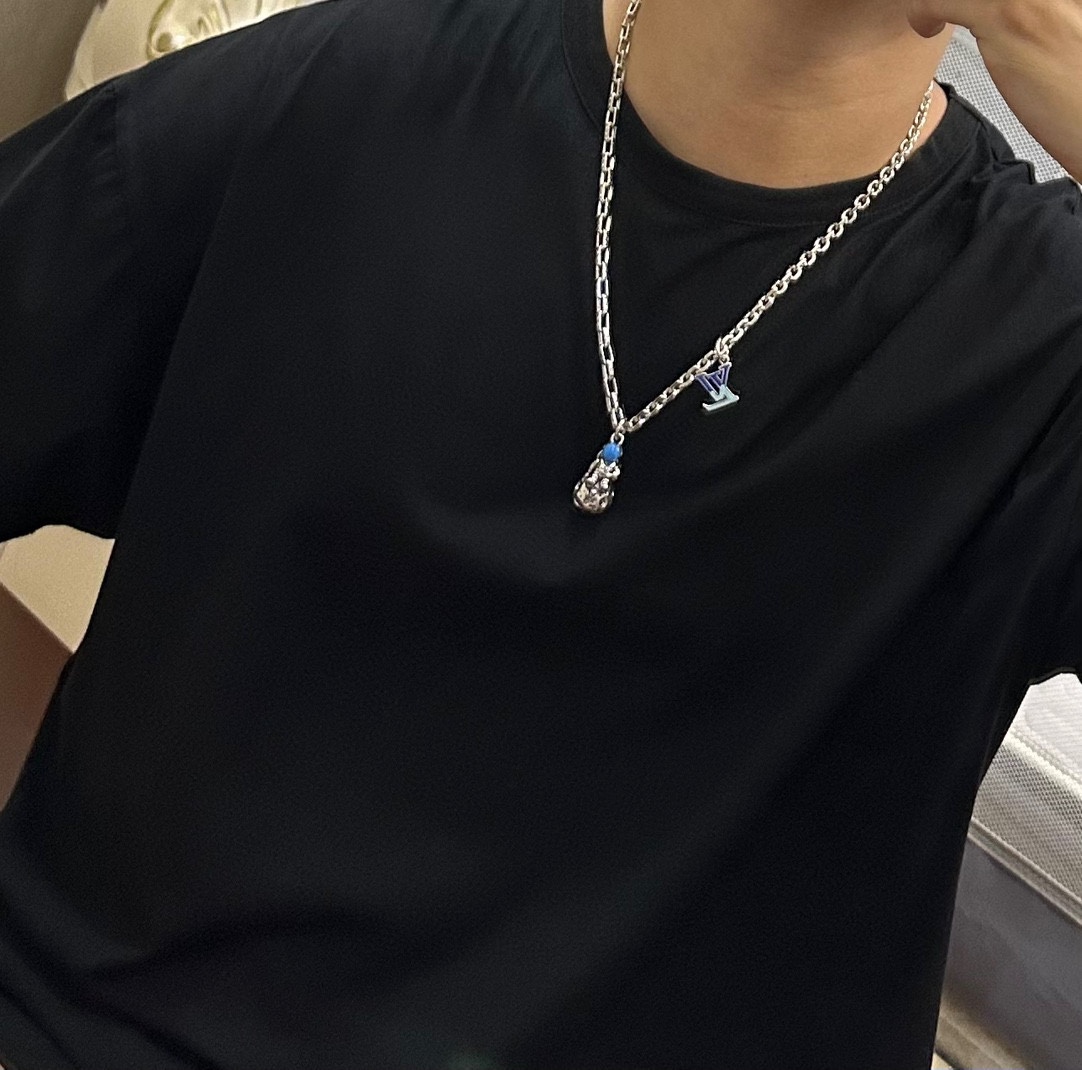 Louis Vuitton luxury necklace 9