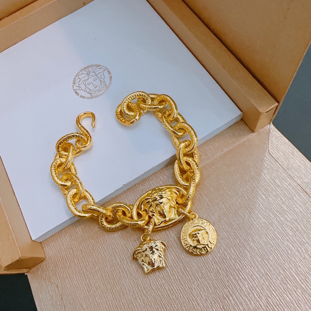 高品质范思哲手链美杜莎头像原单货专柜新款开模复古潮流时尚必备男女均可佩戴情侣款同款摇滚朋克泰银风格复古元