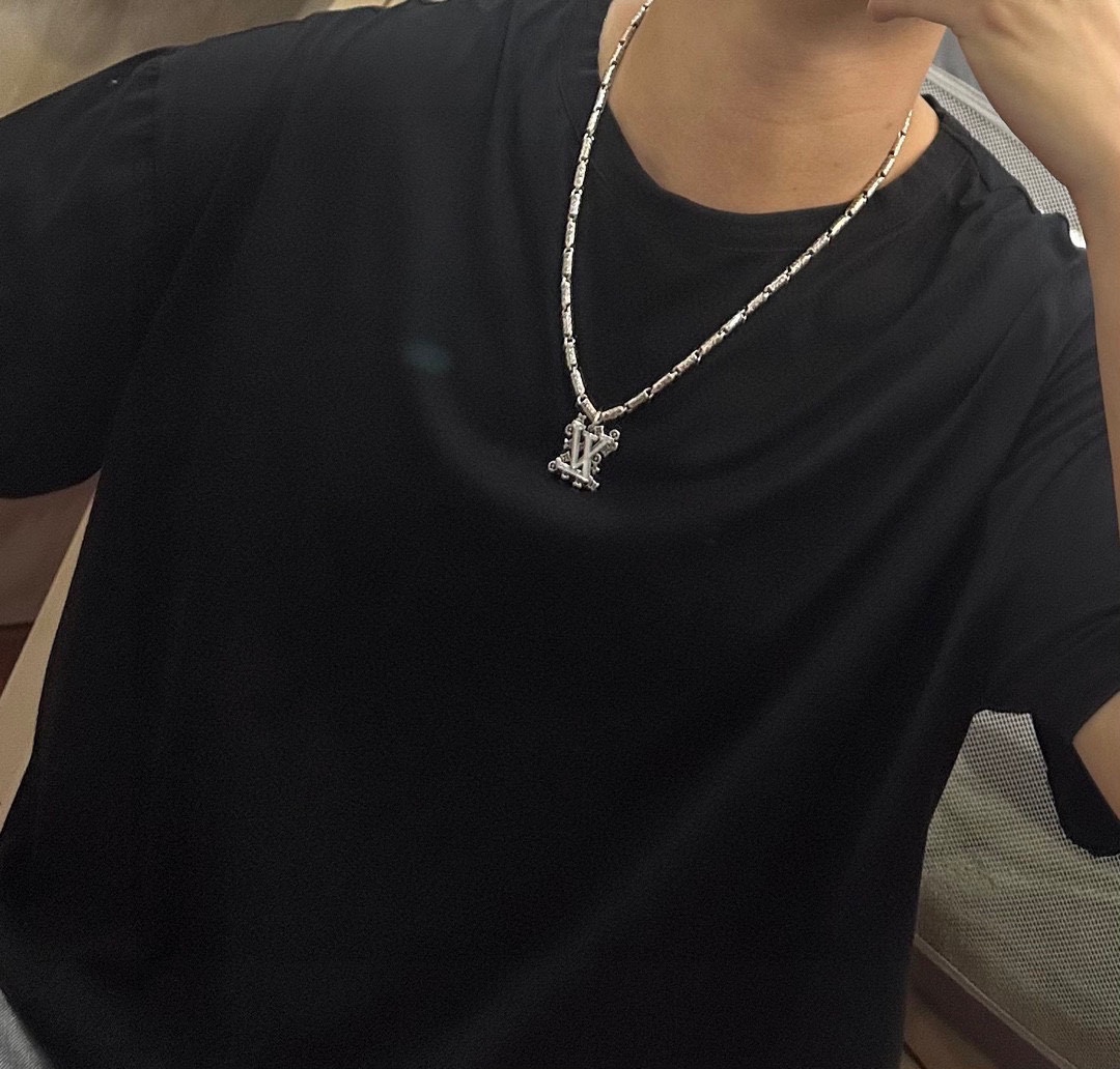 Louis Vuitton luxury necklace 7