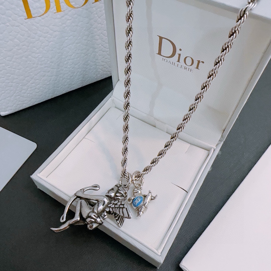 Dior luxury necklace