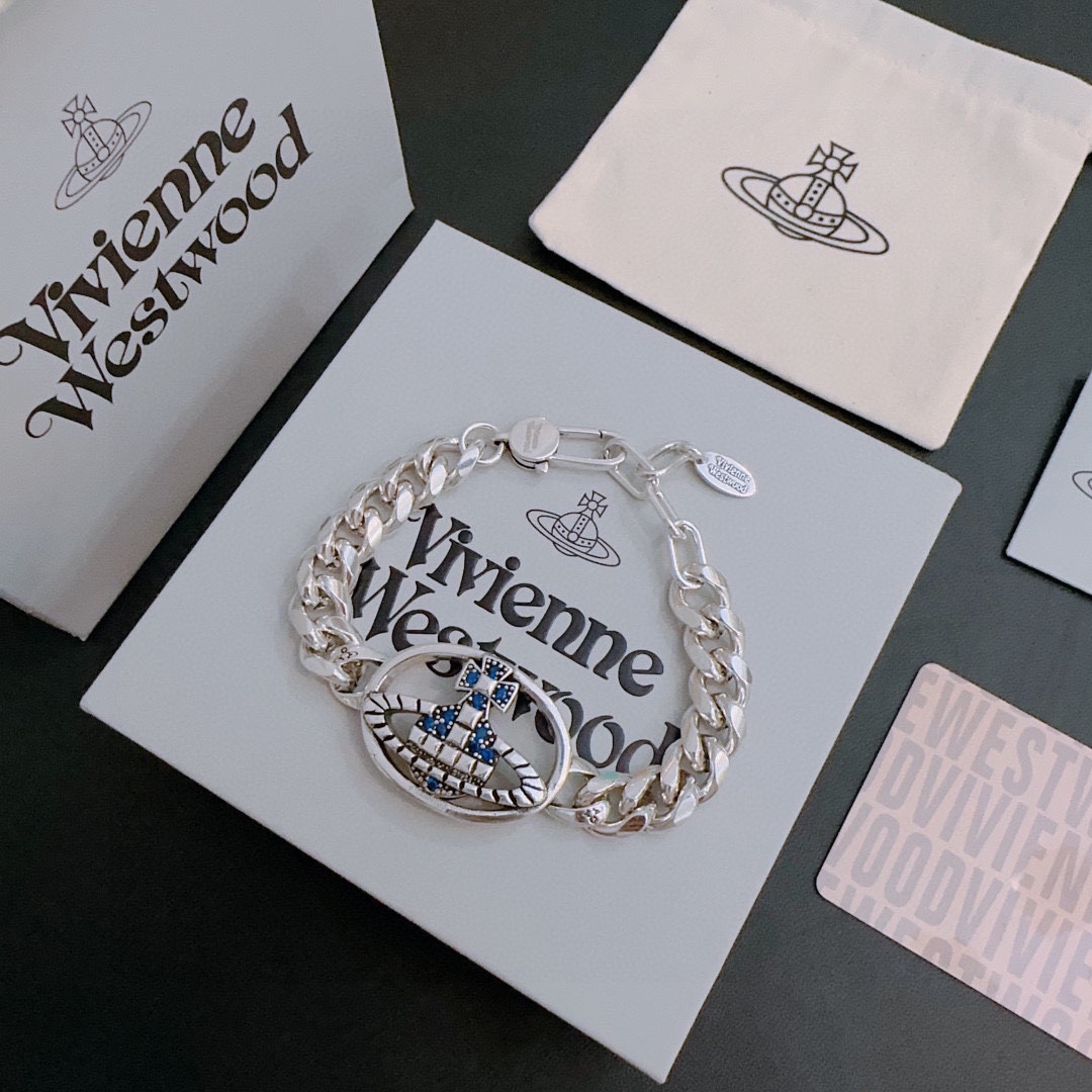 Vivienne Westwood 𝐕𝐢𝐯𝐢𝐞𝐧𝐧𝐞 𝐖𝐞𝐬𝐭𝐰𝐨𝐨𝐝