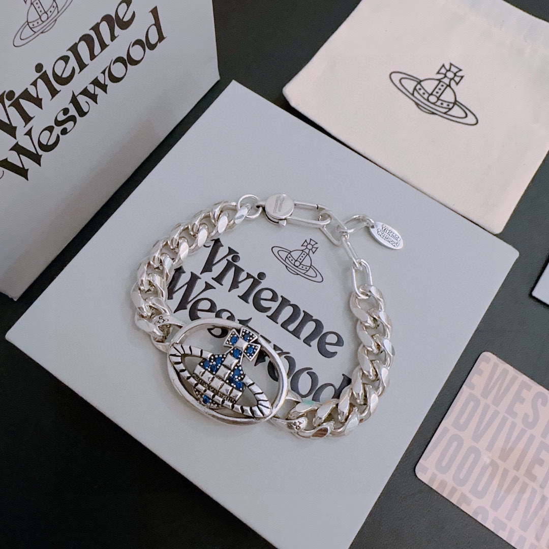 Vivienne Westwood 𝐕𝐢𝐯𝐢𝐞𝐧𝐧𝐞 𝐖𝐞𝐬𝐭𝐰𝐨𝐨𝐝