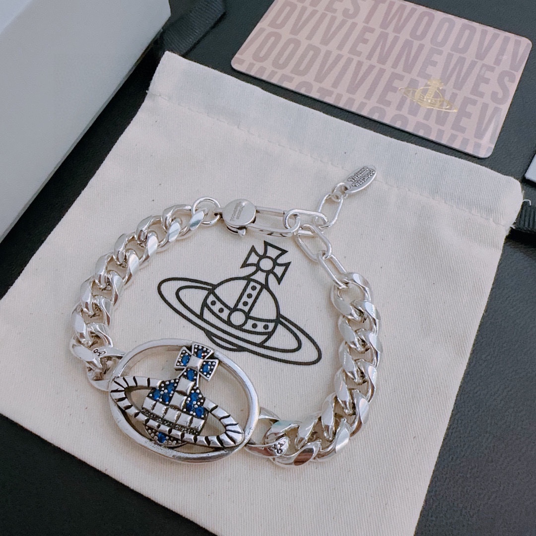 Vivienne Westwood 𝐕𝐢𝐯𝐢𝐞𝐧𝐧𝐞 𝐖𝐞𝐬𝐭𝐰𝐨𝐨𝐝