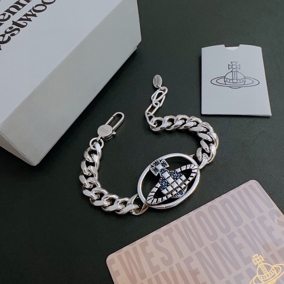 Vivienne Westwood 𝐕𝐢𝐯𝐢𝐞𝐧𝐧𝐞 𝐖𝐞𝐬𝐭𝐰𝐨𝐨𝐝