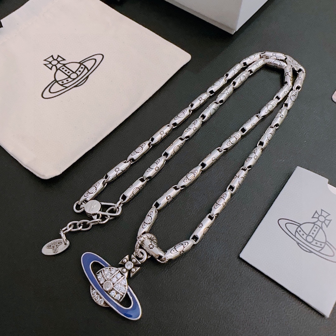 Vivienne Westwood 𝐕𝐢𝐯𝐢𝐞𝐧𝐧𝐞 𝐖𝐞𝐬𝐭𝐰𝐨𝐨𝐝