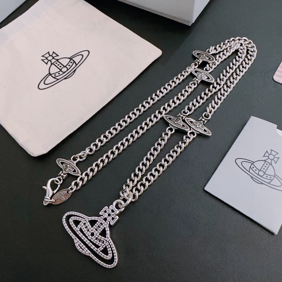 Vivienne Westwood 𝐕𝐢𝐯𝐢𝐞𝐧𝐧𝐞 𝐖𝐞𝐬𝐭𝐰𝐨𝐨𝐝