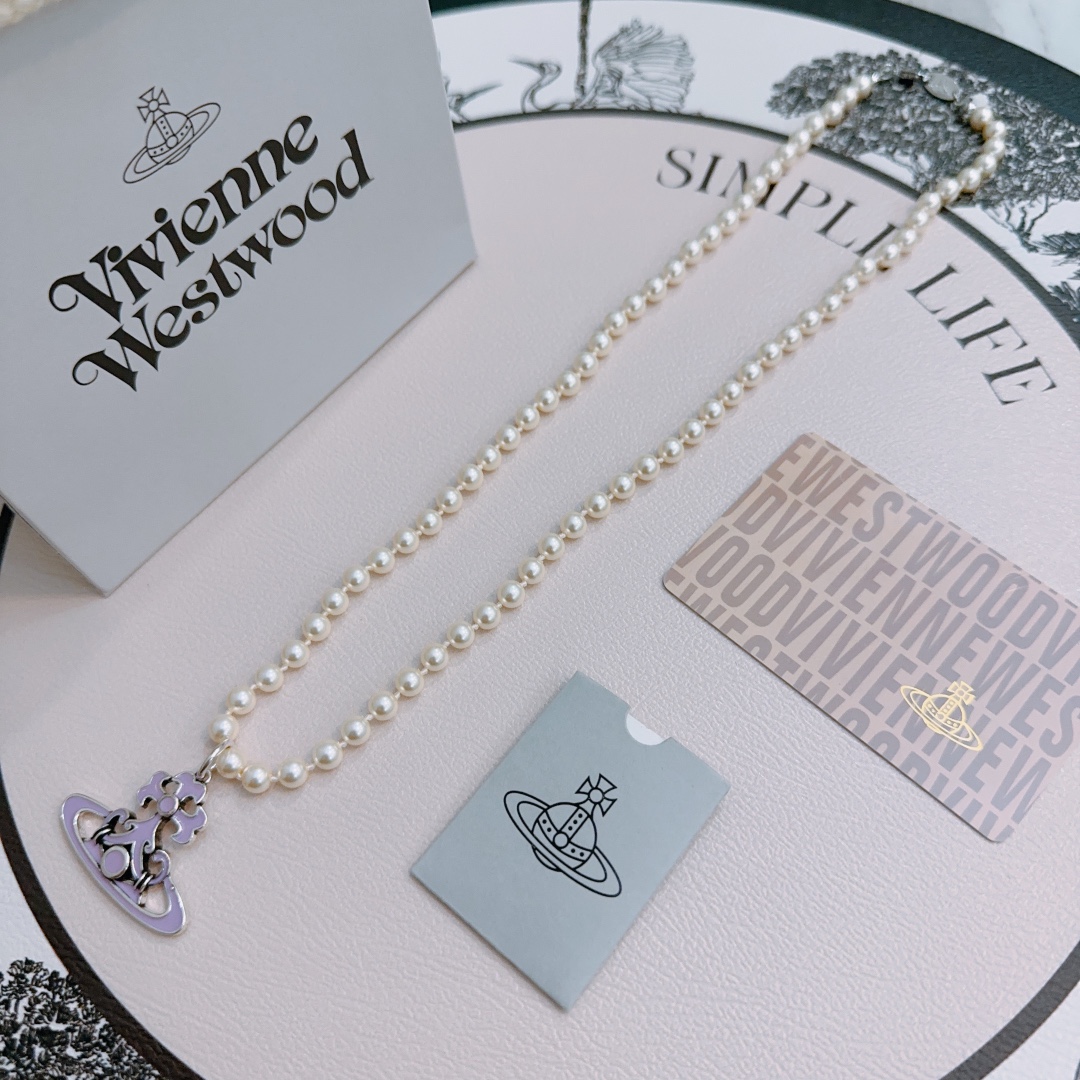Vivienne Westwood 𝐕𝐢𝐯𝐢𝐞𝐧𝐧𝐞 𝐖𝐞𝐬𝐭𝐰𝐨𝐨𝐝