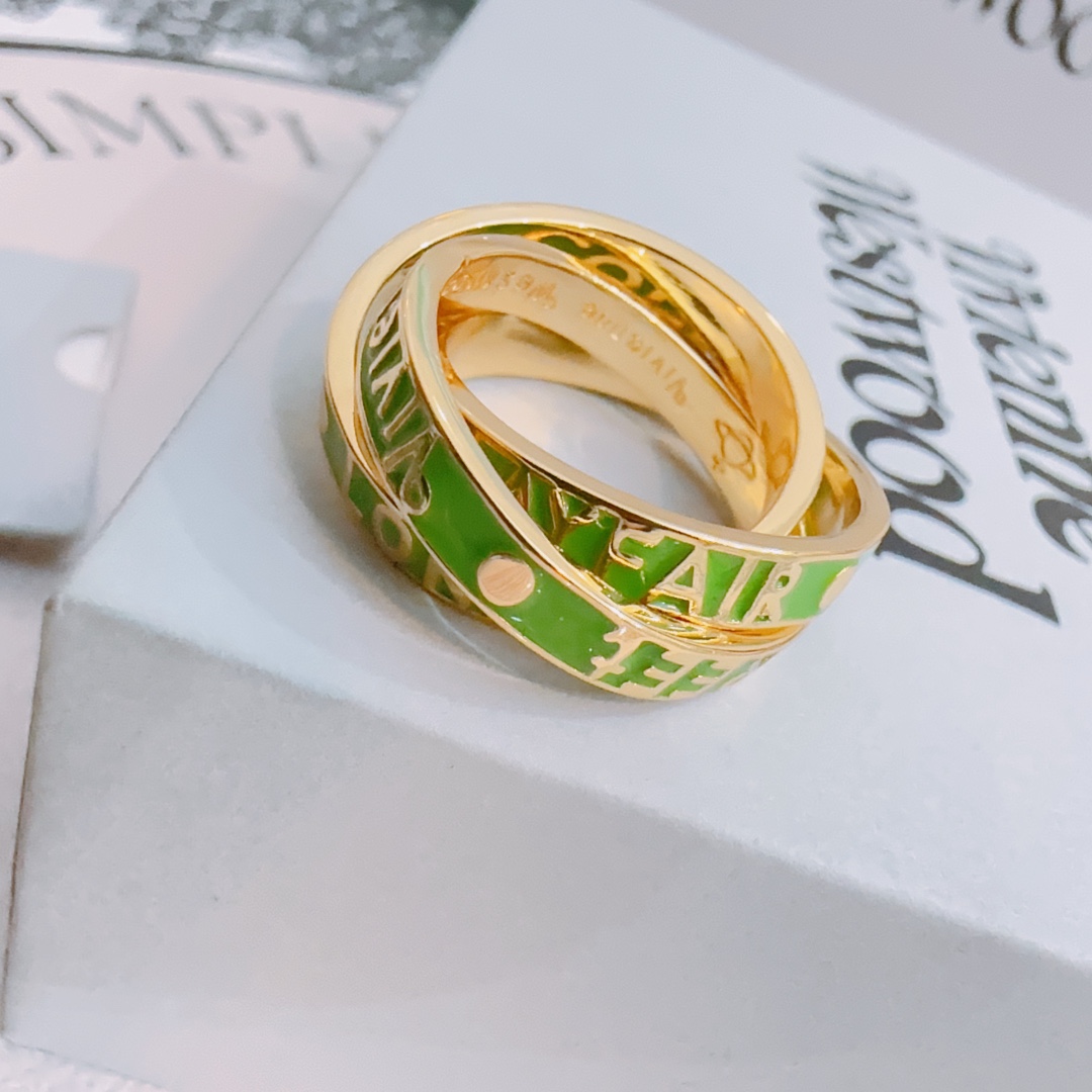 “Vivienne Westwood: Iconic British Designer Known for Punk Fashion and Quality” - 图片 4