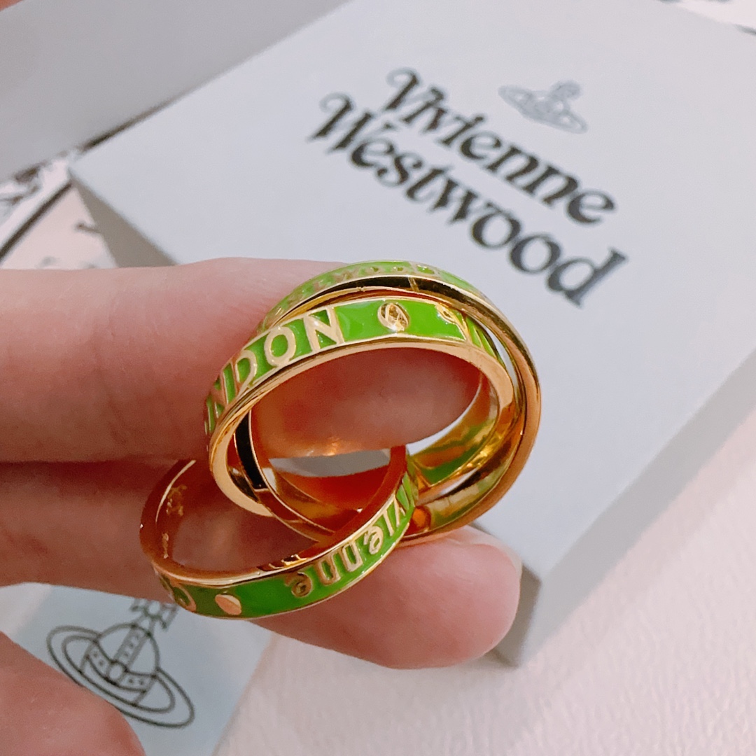 “Vivienne Westwood: Iconic British Designer Known for Punk Fashion and Quality” - 图片 6