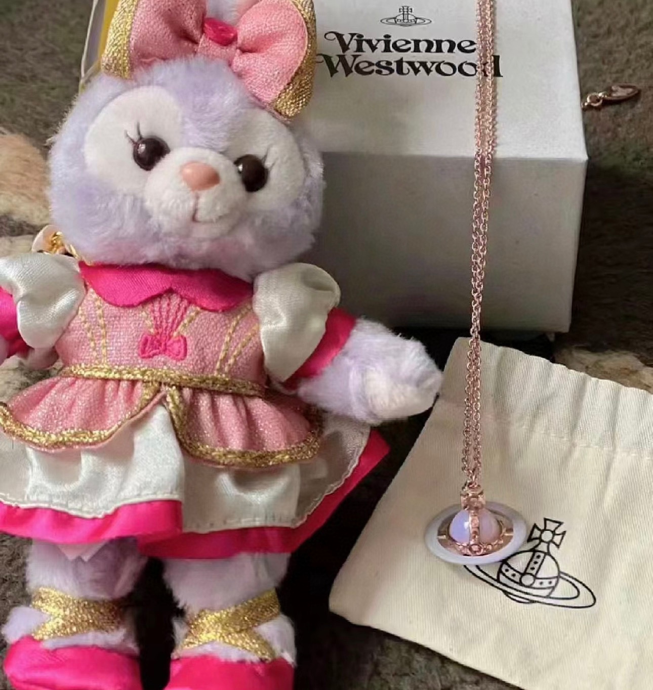 Vivienne Westwood 𝐕𝐢𝐯𝐢𝐞𝐧𝐧𝐞 𝐖𝐞𝐬𝐭𝐰𝐨𝐨𝐝