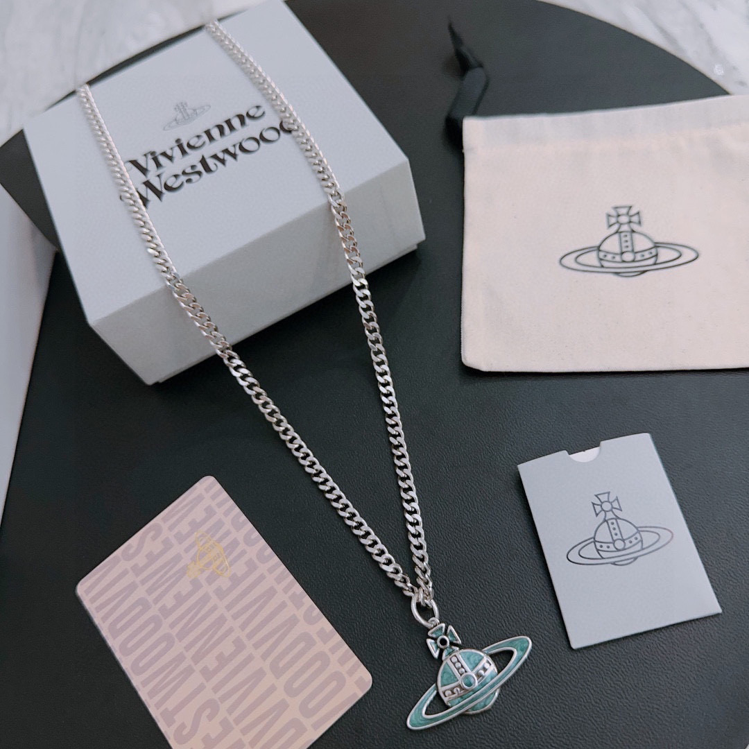 Vivienne Westwood 𝐕𝐢𝐯𝐢𝐞𝐧𝐧𝐞 𝐖𝐞𝐬𝐭𝐰𝐨𝐨𝐝