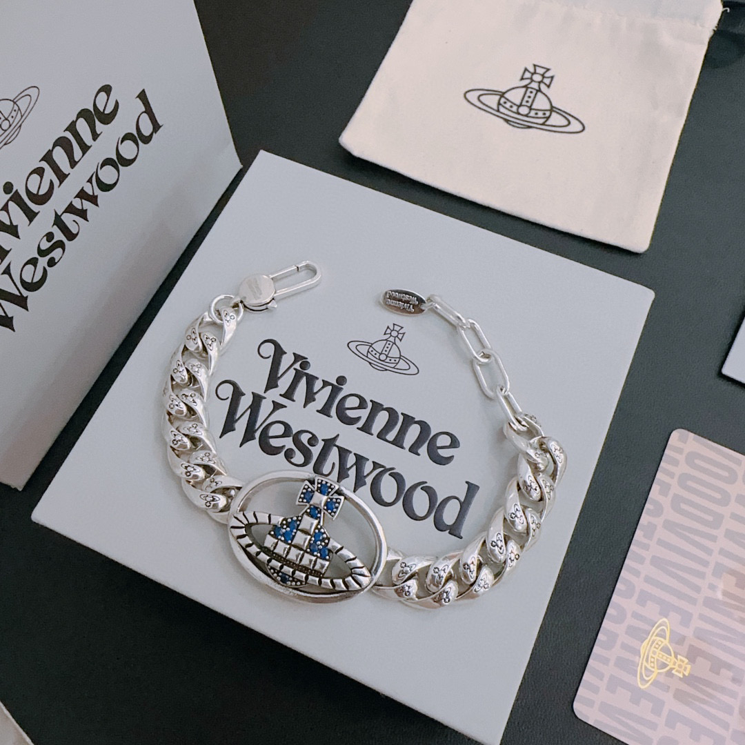 Vivienne Westwood 𝐕𝐢𝐯𝐢𝐞𝐧𝐧𝐞 𝐖𝐞𝐬𝐭𝐰𝐨𝐨𝐝