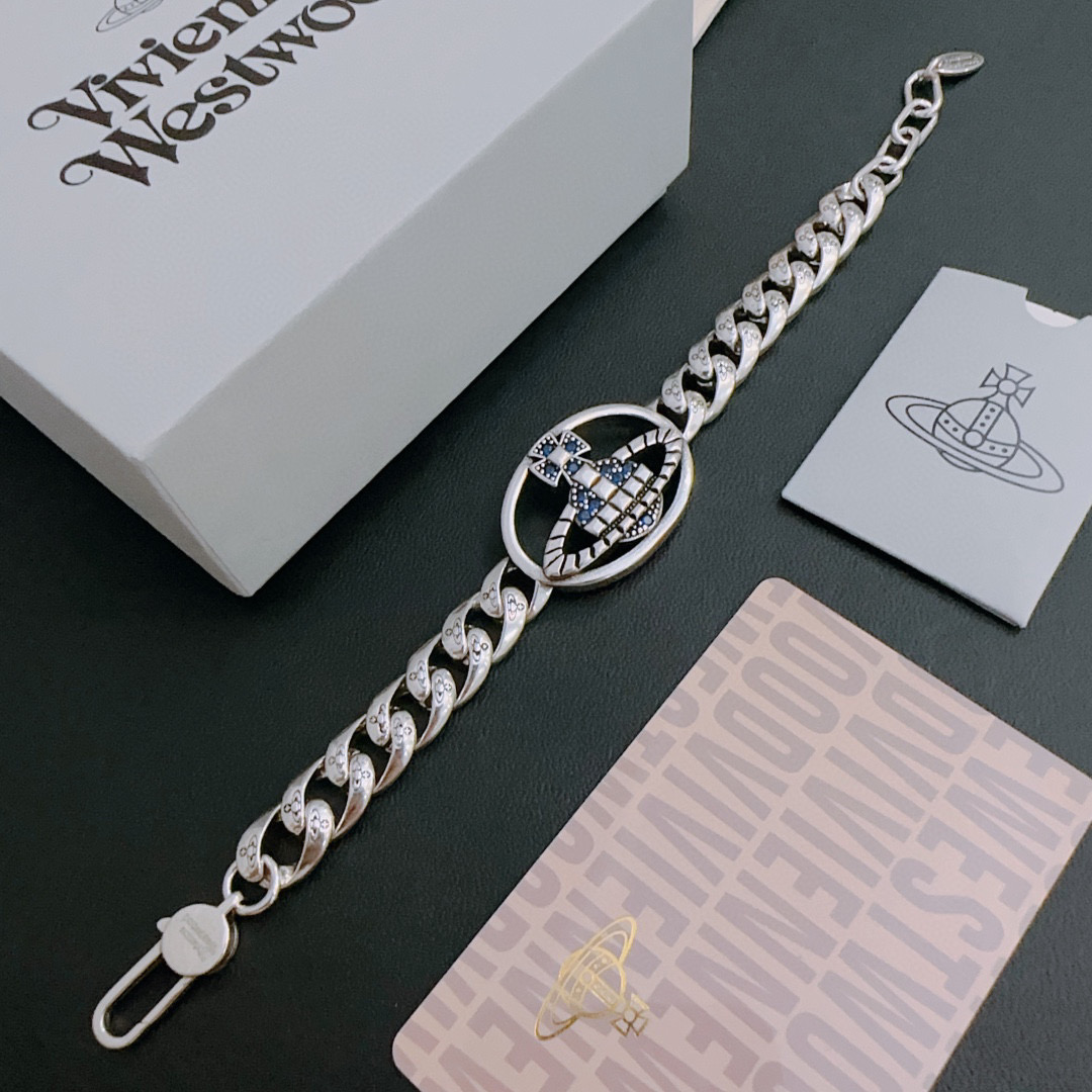 Vivienne Westwood 𝐕𝐢𝐯𝐢𝐞𝐧𝐧𝐞 𝐖𝐞𝐬𝐭𝐰𝐨𝐨𝐝