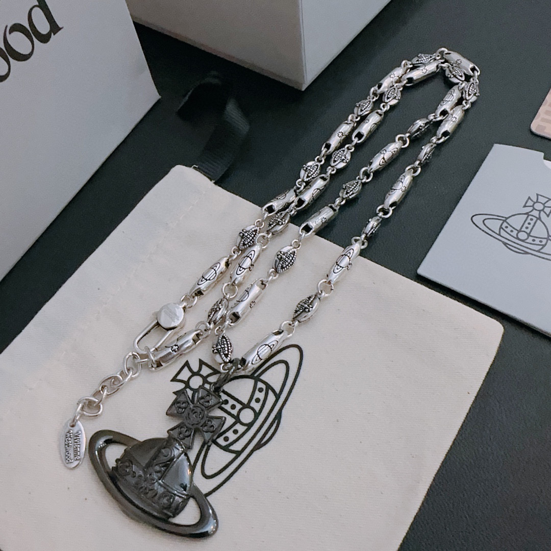 Vivienne Westwood 𝐕𝐢𝐯𝐢𝐞𝐧𝐧𝐞 𝐖𝐞𝐬𝐭𝐰𝐨𝐨𝐝