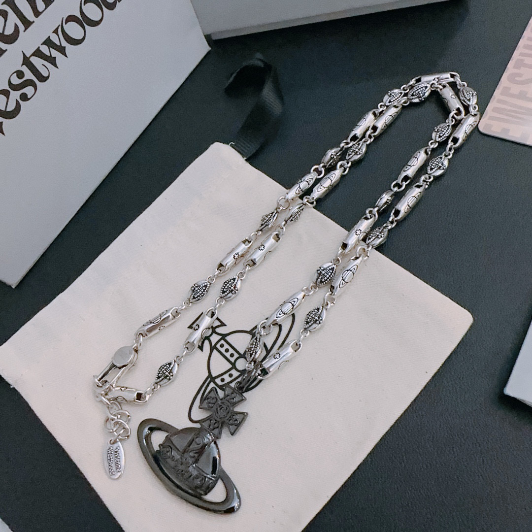 Vivienne Westwood 𝐕𝐢𝐯𝐢𝐞𝐧𝐧𝐞 𝐖𝐞𝐬𝐭𝐰𝐨𝐨𝐝