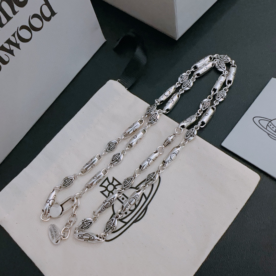Vivienne Westwood 𝐕𝐢𝐯𝐢𝐞𝐧𝐧𝐞 𝐖𝐞𝐬𝐭𝐰𝐨𝐨𝐝
