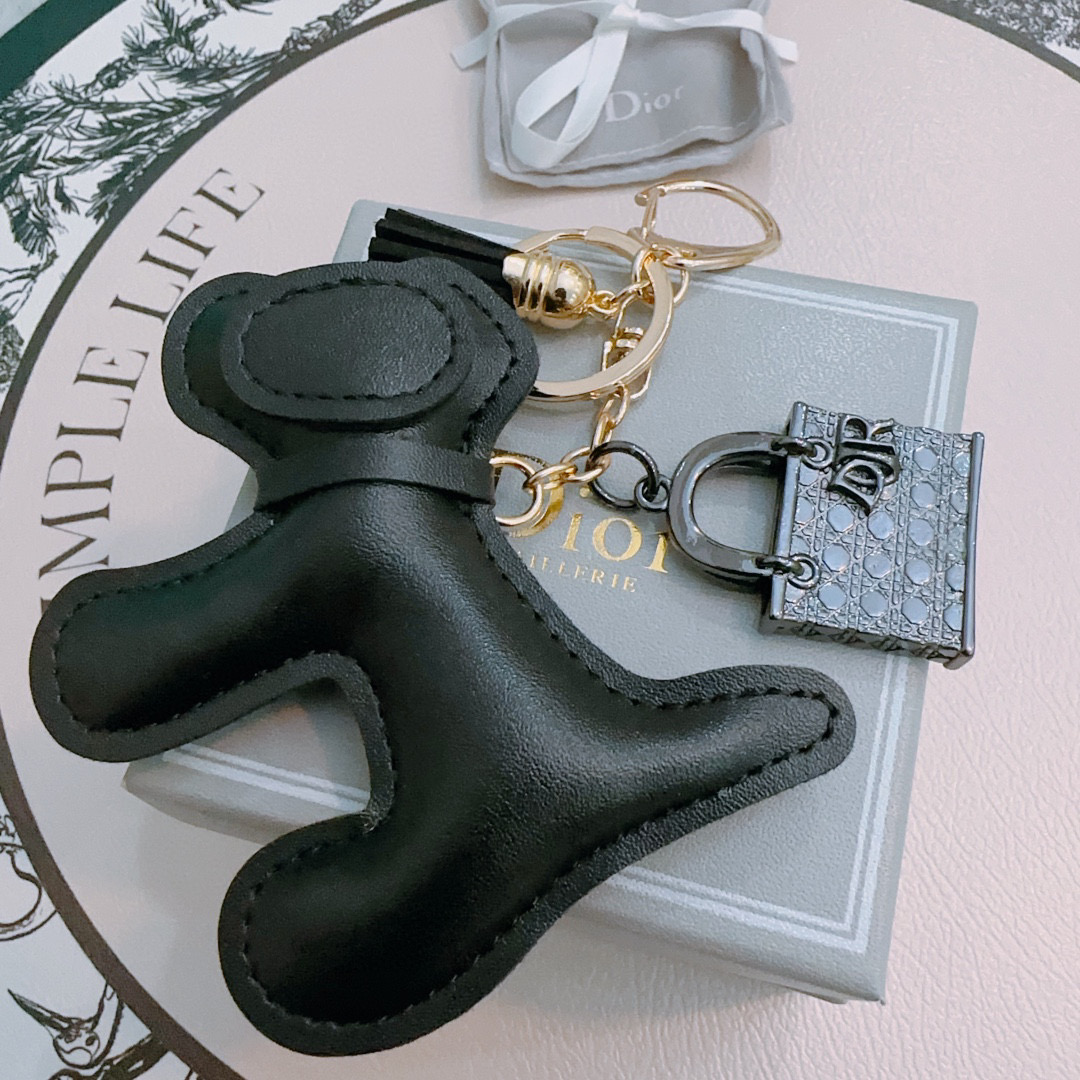   新品发布 迪奥🐼钥匙扣 包包扣 最新款包包挂饰档次更高明星同款Anger Forest系列经典款联