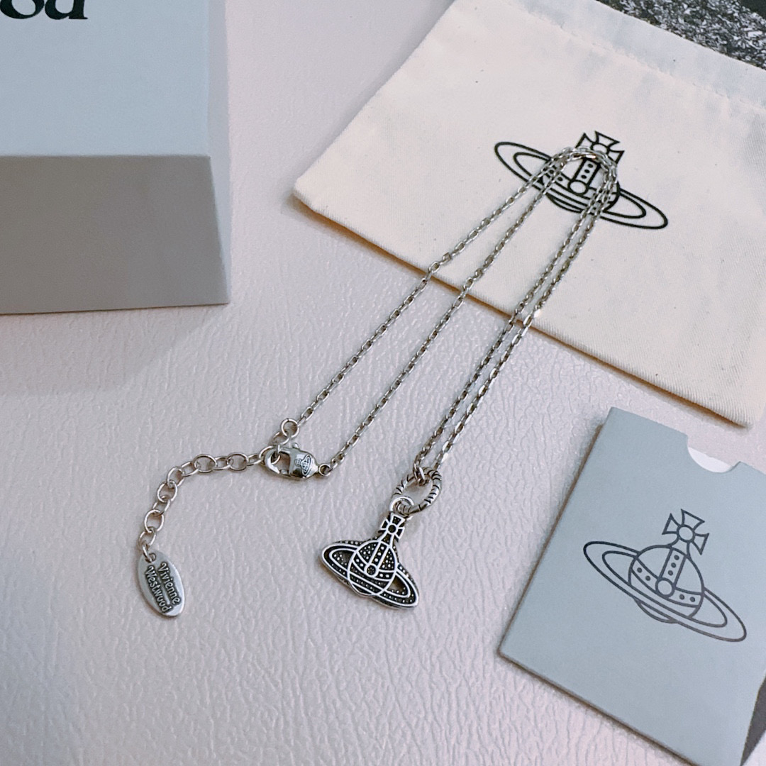 Vivienne Westwood 𝐕𝐢𝐯𝐢𝐞𝐧𝐧𝐞 𝐖𝐞𝐬𝐭𝐰𝐨𝐨𝐝 45cm