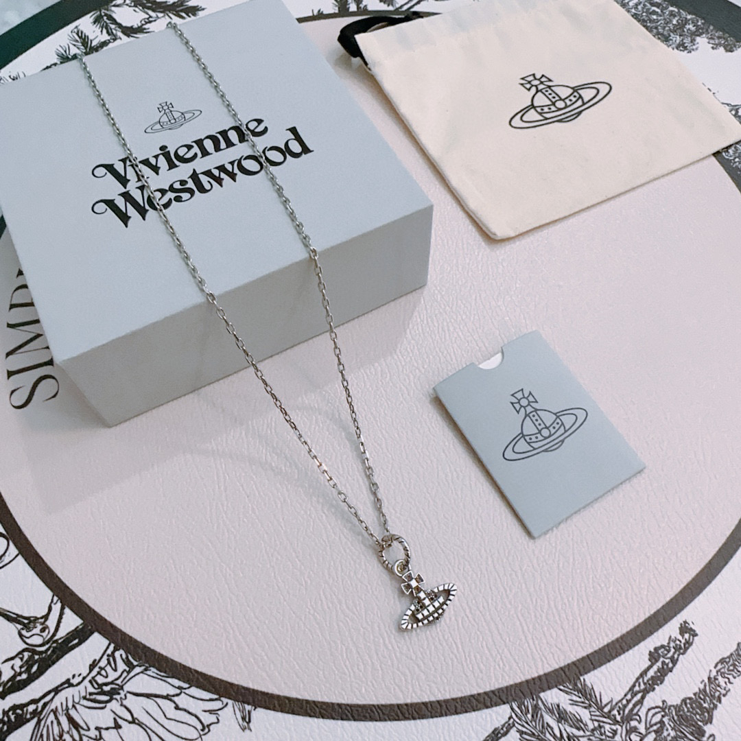 Vivienne Westwood 𝐕𝐢𝐯𝐢𝐞𝐧𝐧𝐞 𝐖𝐞𝐬𝐭𝐰𝐨𝐨𝐝 45cm