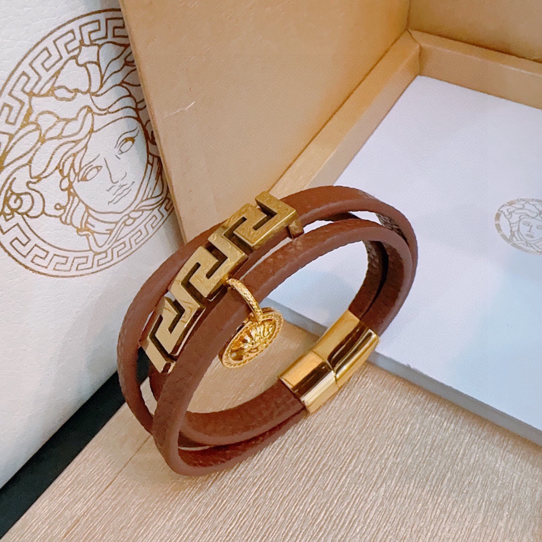 High-Quality Versace Leather Hand Bracelet with Unique Branding and Adjustable Size - 图片 3
