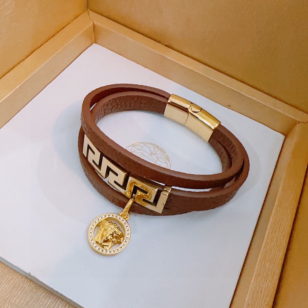 High-Quality Versace Leather Hand Bracelet with Unique Branding and Adjustable Size - 图片 1